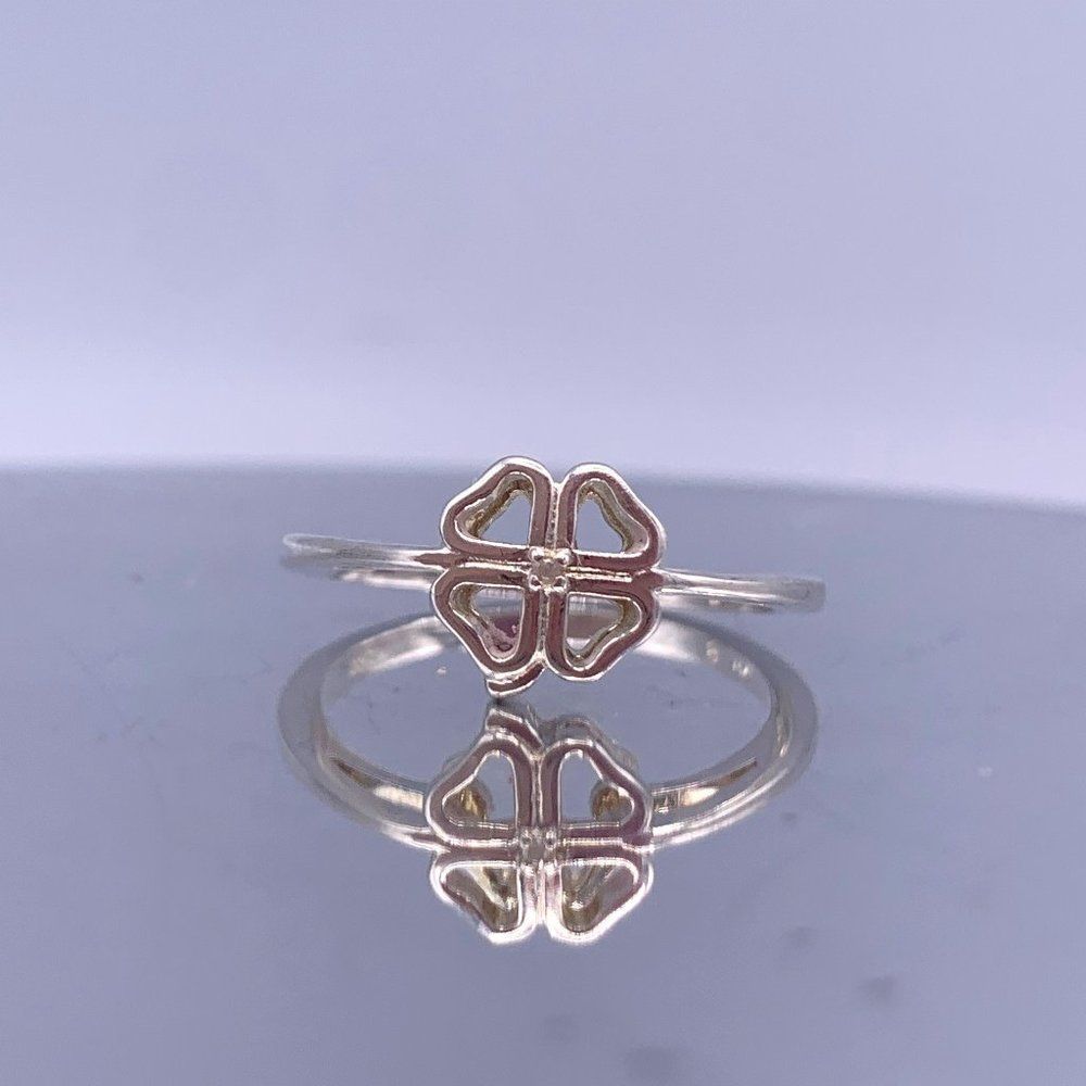 Vintage Sterling Silver Clover Ring with Accents